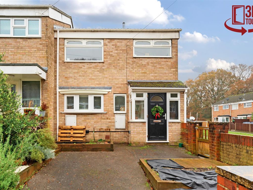 3 bed end terrace house for sale in South Meadow, Crowthorne, Berkshire