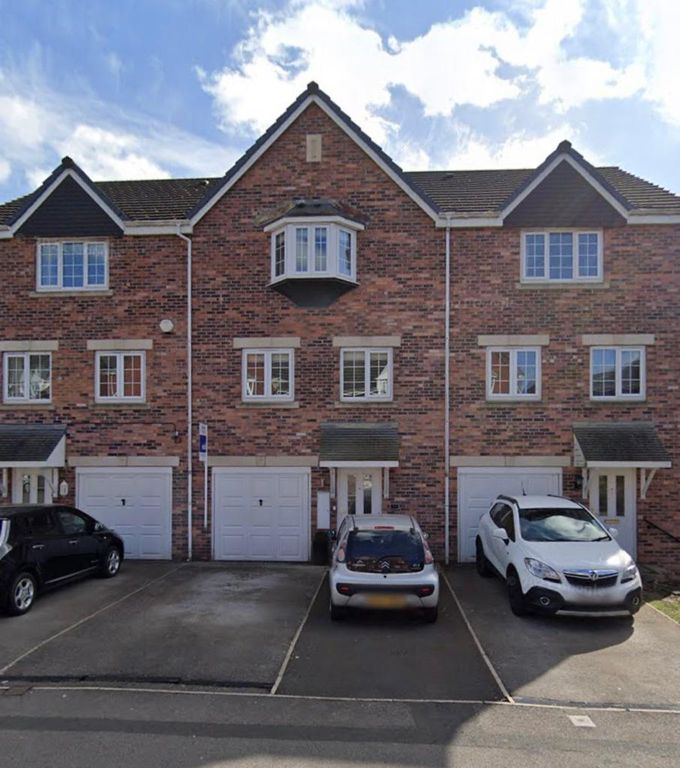 4 bed terraced house for sale in Castle Lodge Avenue, Rothwell, Leeds