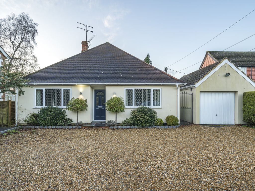 3 bed bungalow for sale in Main Road, Bucks Horn Oak GU10 Zoopla