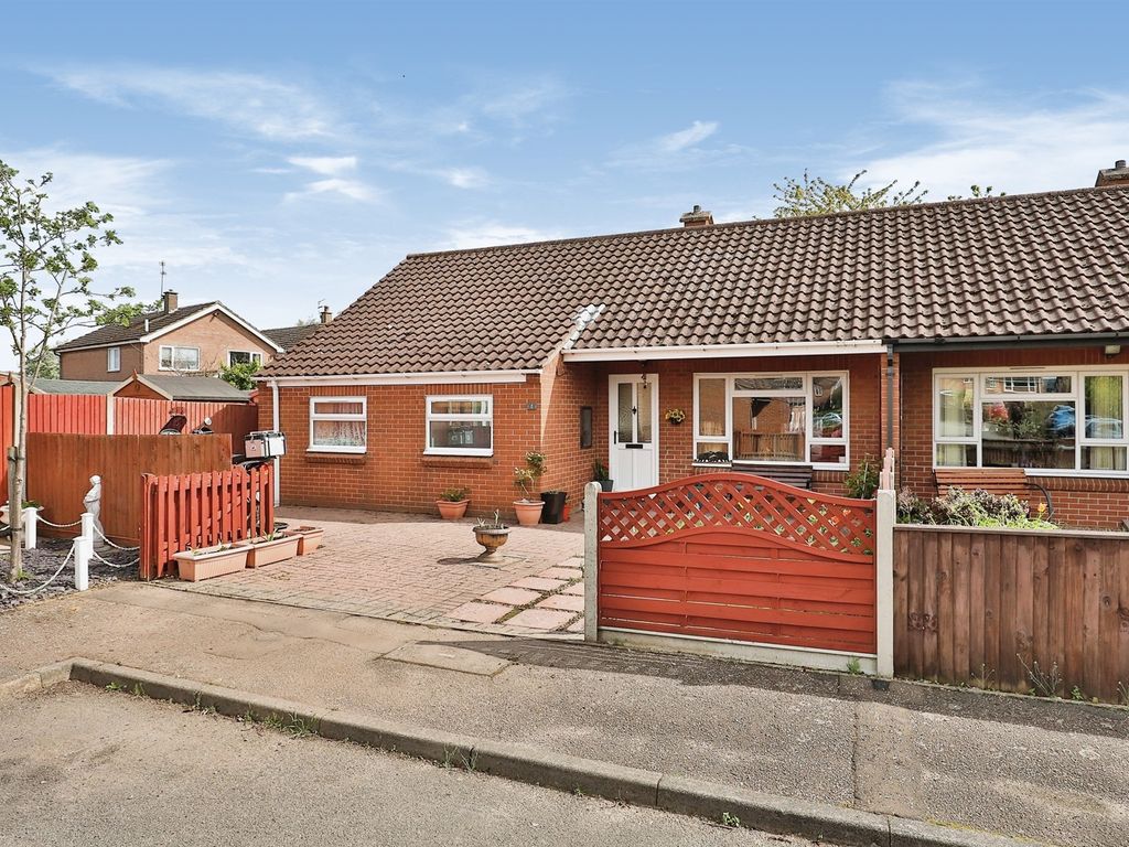 2 bed semidetached bungalow for sale in Lings Close, Horsford, Norwich