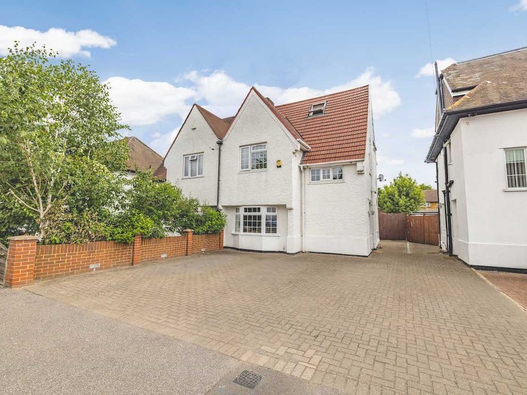4 bed semidetached house for sale in St Andrews Way, Cippenham SL1, £