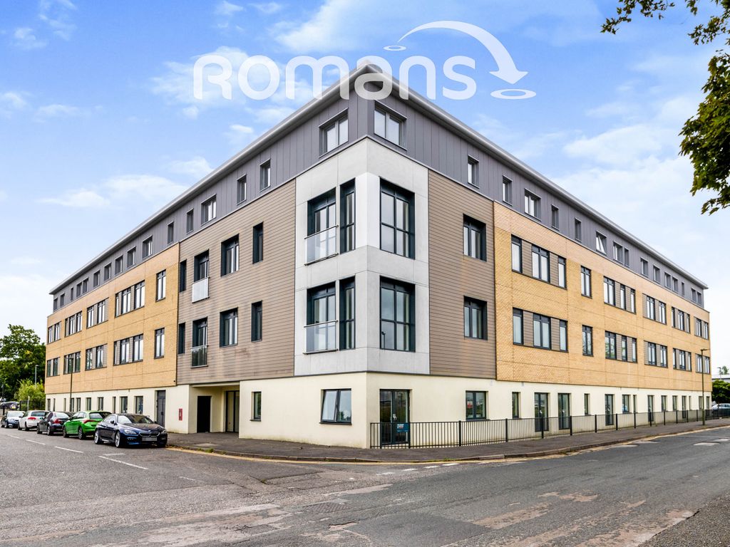 1 bed flat to rent in Lyon Way, Frimley, Camberley GU16, £1,200 pcm