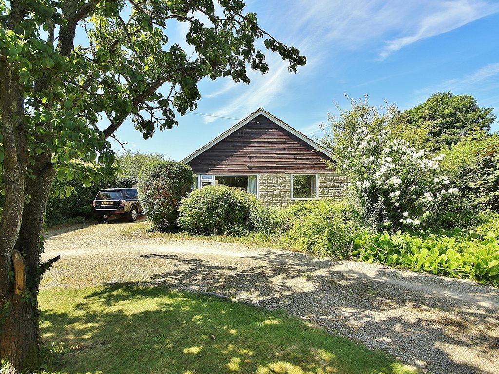 4 bed detached house for sale in Abingdon Road, Standlake OX29, £