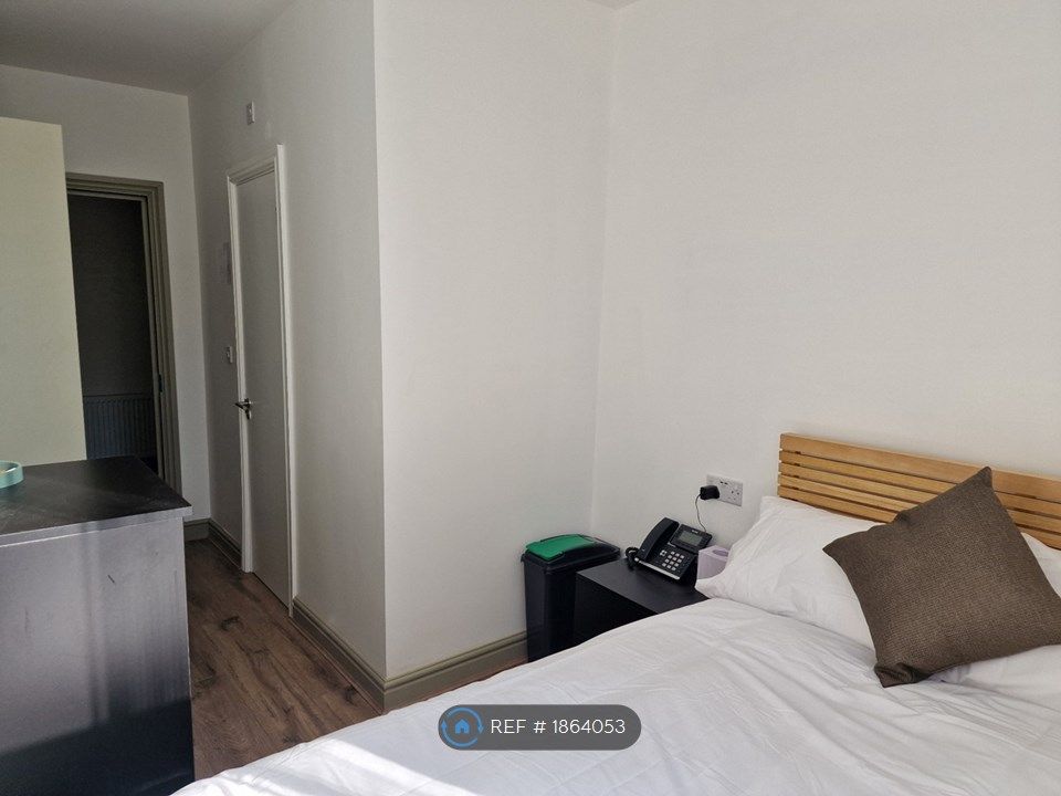 Room to rent in Hamstead Road, Handsworth, Birmingham B20, £625 pcm