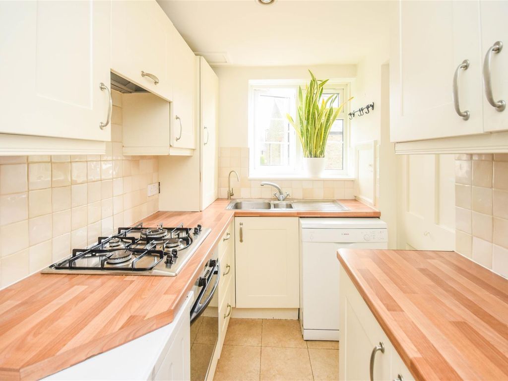2 bed flat for sale in Richmond Road, London SW20 Zoopla