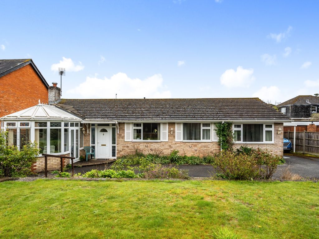 3 bed bungalow for sale in Osborne Road, Andover SP10 Zoopla