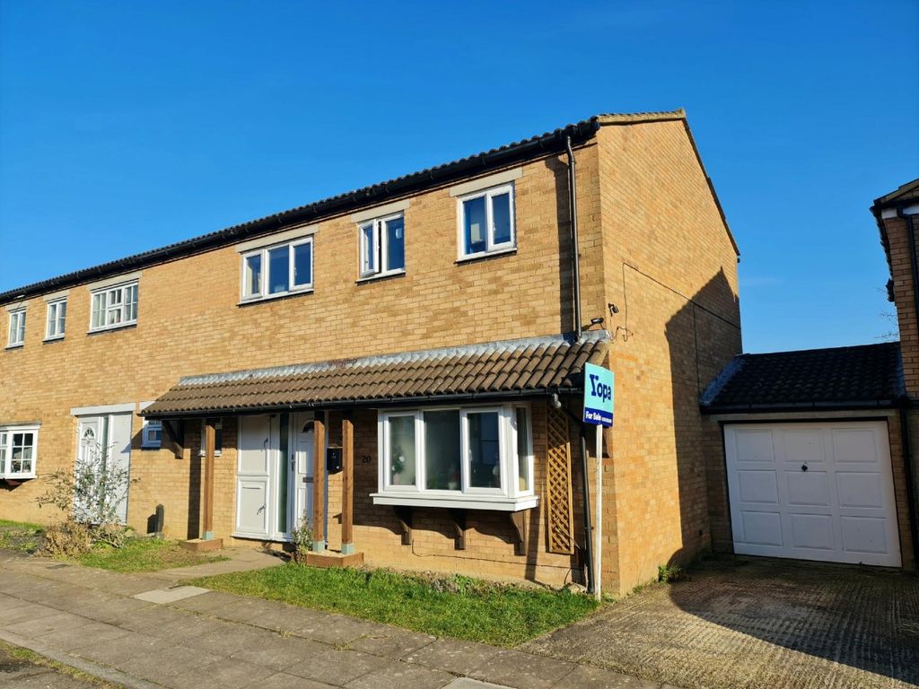 4 bed semidetached house for sale in Kildonan Place, Hodge Lea, Milton