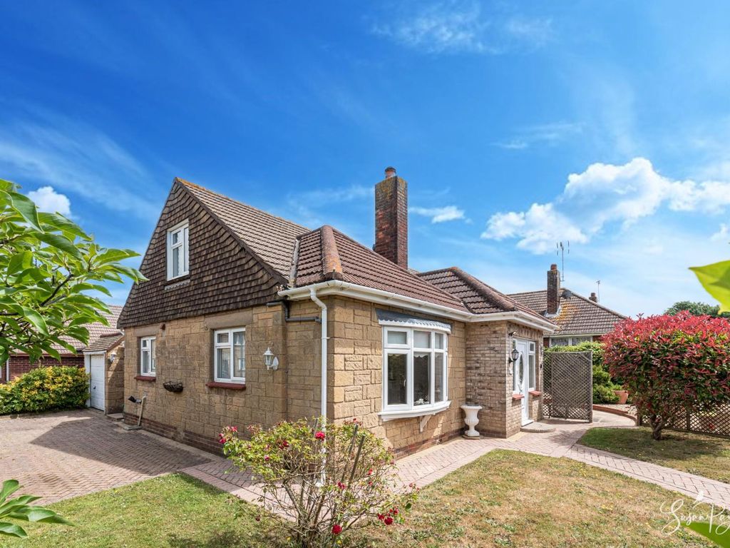4 bed detached bungalow for sale in Chelsfield Avenue, Sandown PO36, £450,000 Zoopla