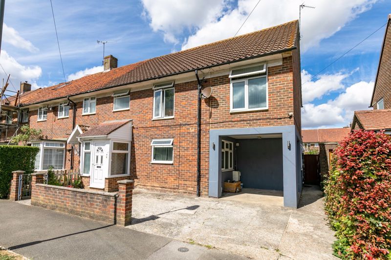 5 bed end terrace house for sale in Shaws Road, Northgate, Crawley