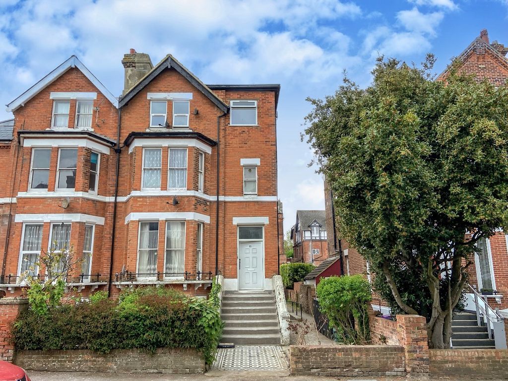 2 bed flat to rent in Christ Church Road, Folkestone CT20 Zoopla