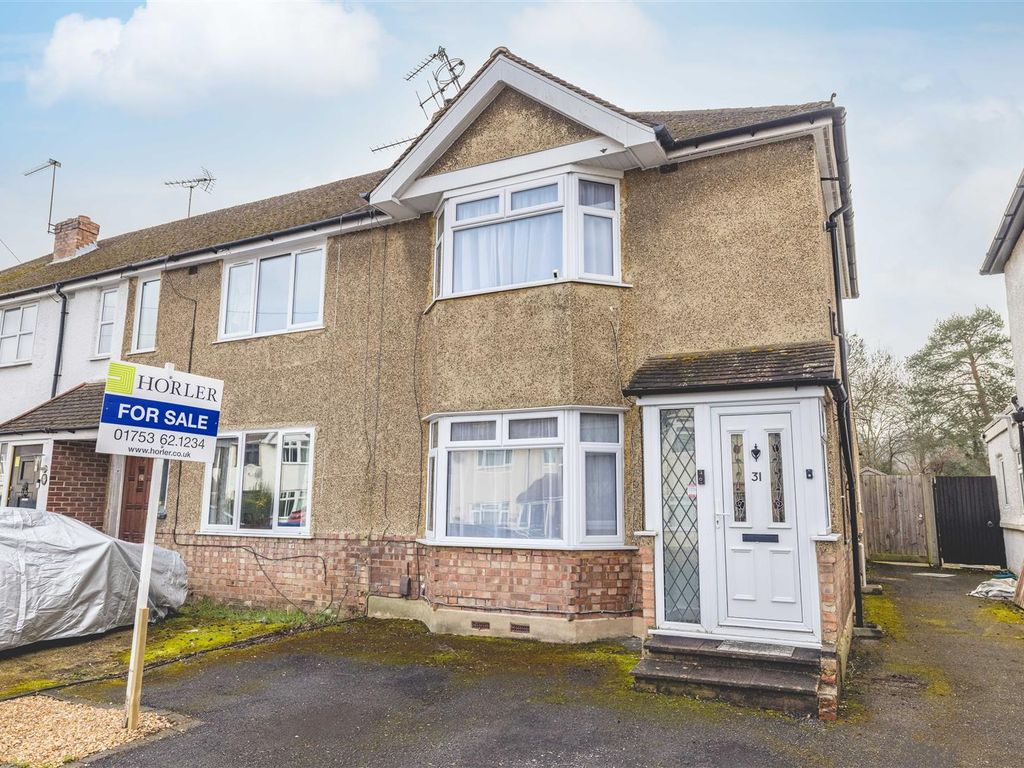 2 bed end terrace house for sale in Forest Road, Windsor SL4, £425,000