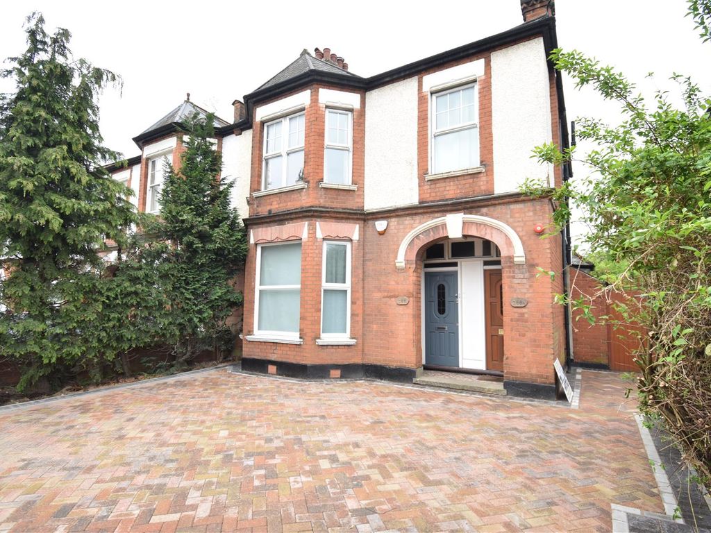 2 bed flat to rent in Ewell Road, Surbiton KT6, £1,750 pcm Zoopla