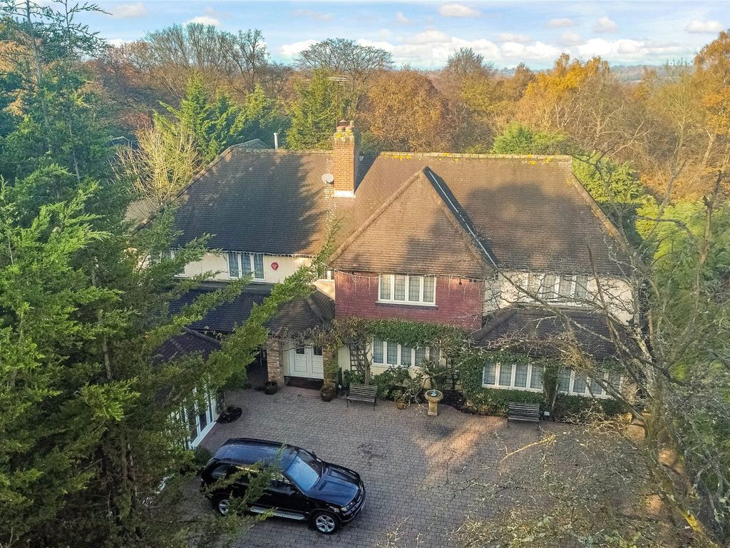 5 bed detached house for sale in Carbone Hill, Northaw, Potters Bar
