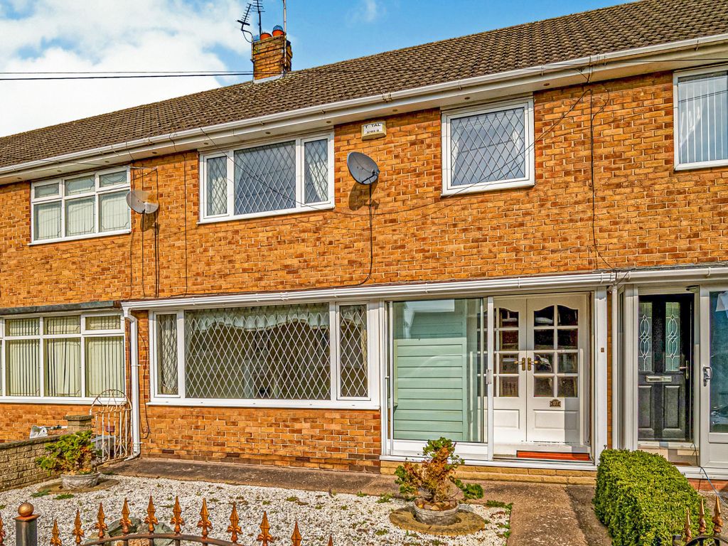 3 bed terraced house for sale in Sutton House Road, Hull HU8, £165,000