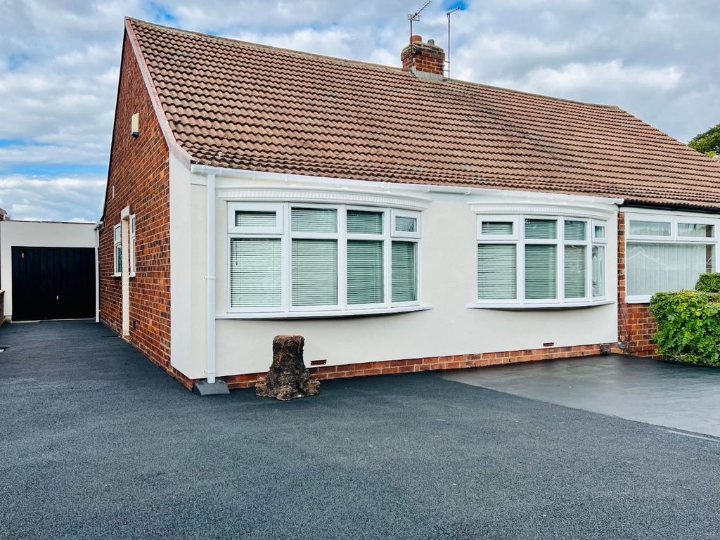 2 bed semidetached bungalow for sale in Low Lane, Acklam