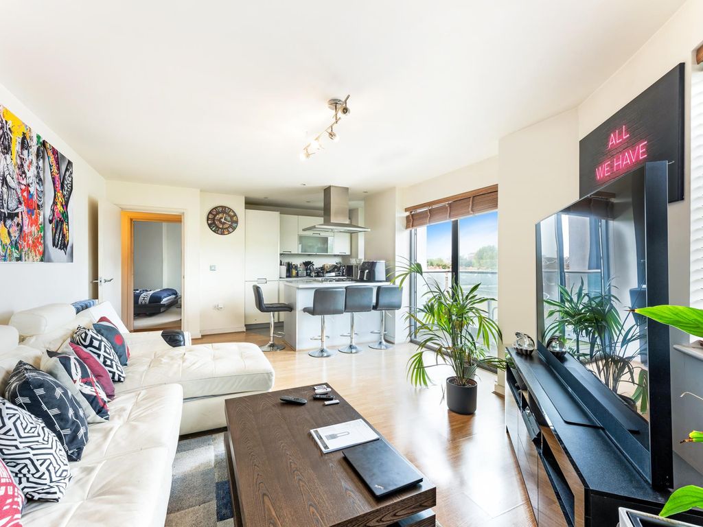 1 bed flat for sale in Equinox Building, Douglas Path E14, £370,000