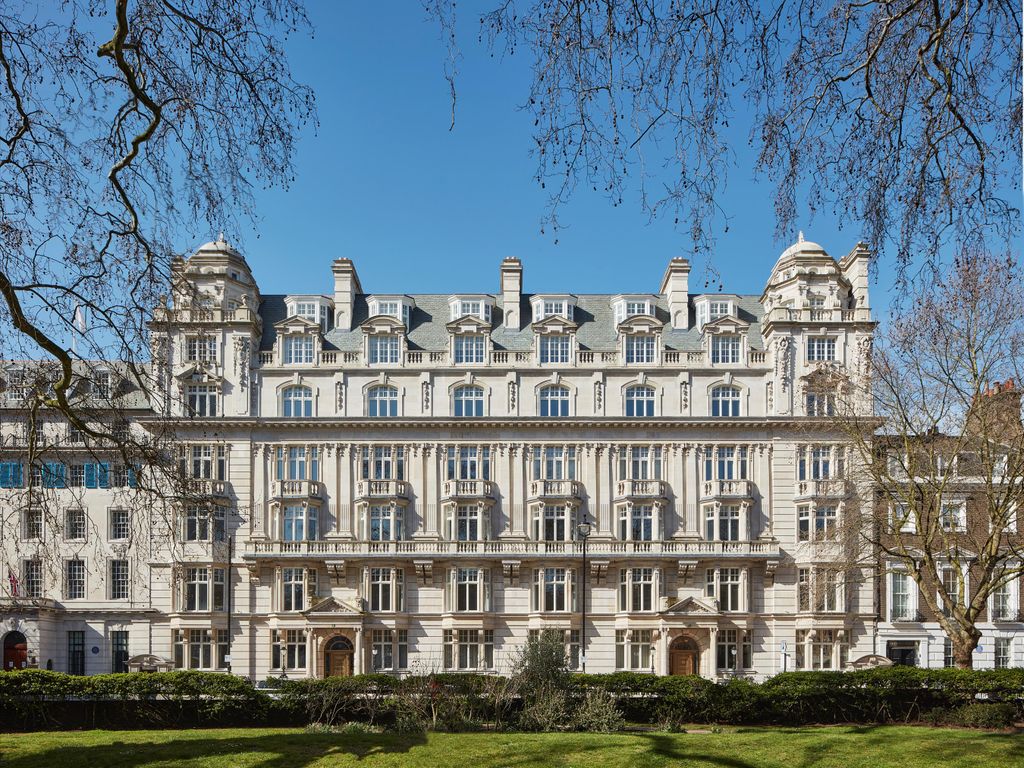 13, Harcourt House, 19 Cavendish Square, Marylebone, London W1G  