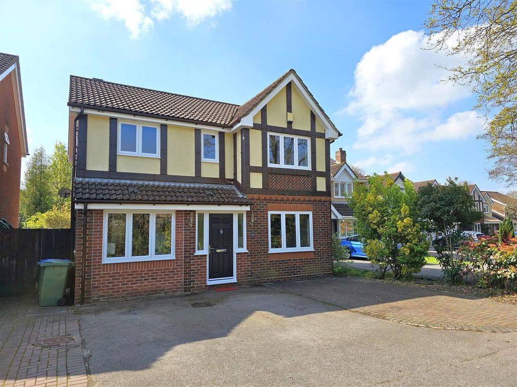 4 bed detached house for sale in Tulip Gardens, Locks Heath