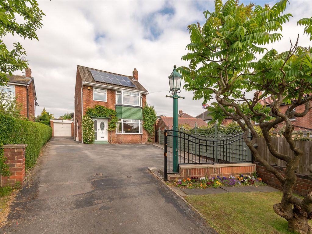 3 bed detached house for sale in Manor Farm Drive, Soothill, Batley