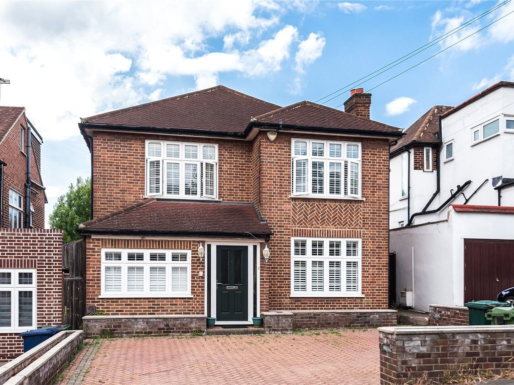 4 bed detached house for sale in Shamrock Way, Southgate, London N14, £