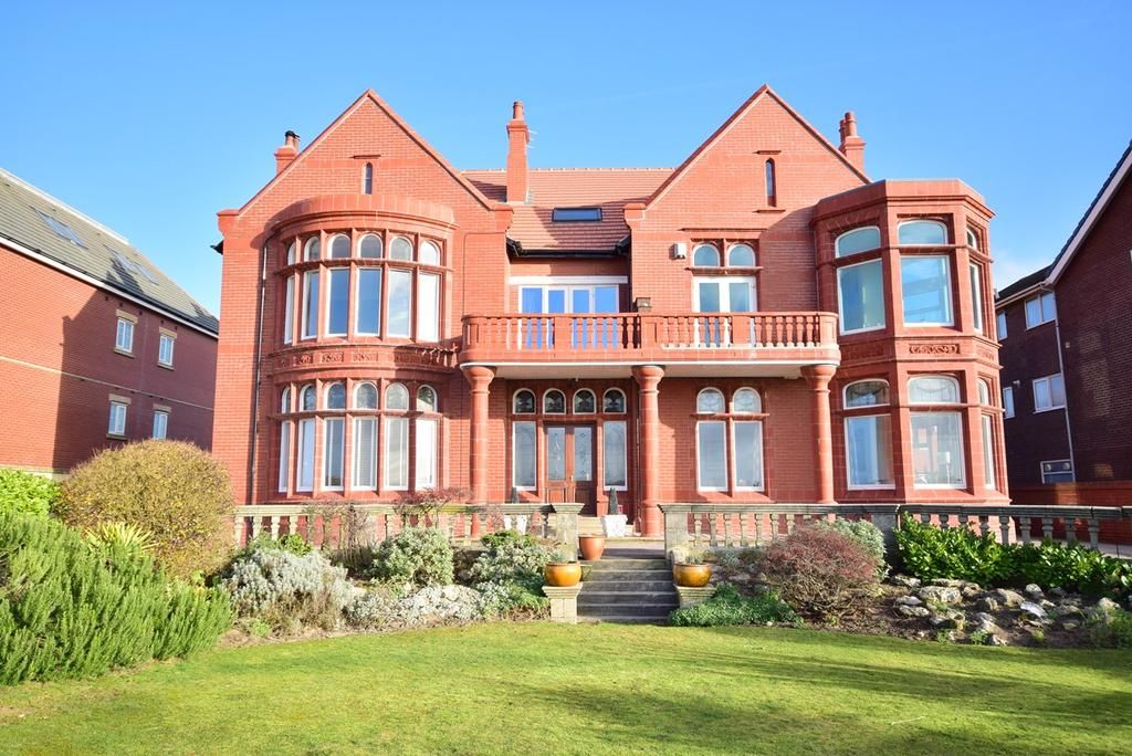2 bed flat for sale in North Promenade, Lytham St. Annes FY8, £295,000