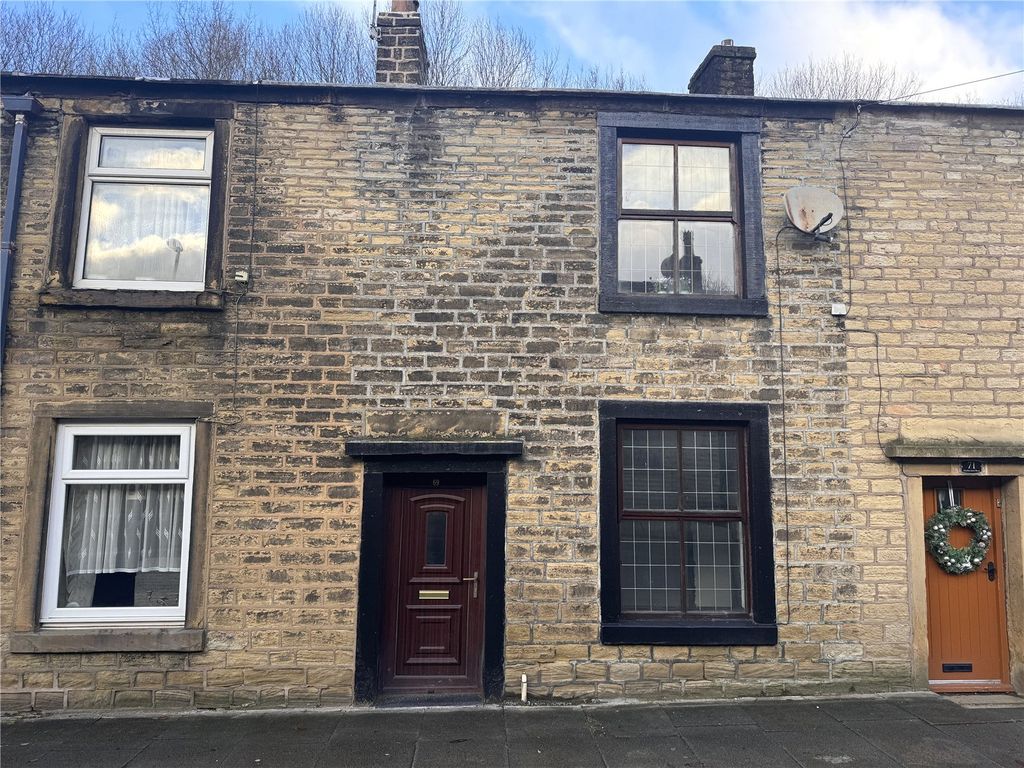 2 bed terraced house to rent in Huddersfield Road, Newhey, Rochdale