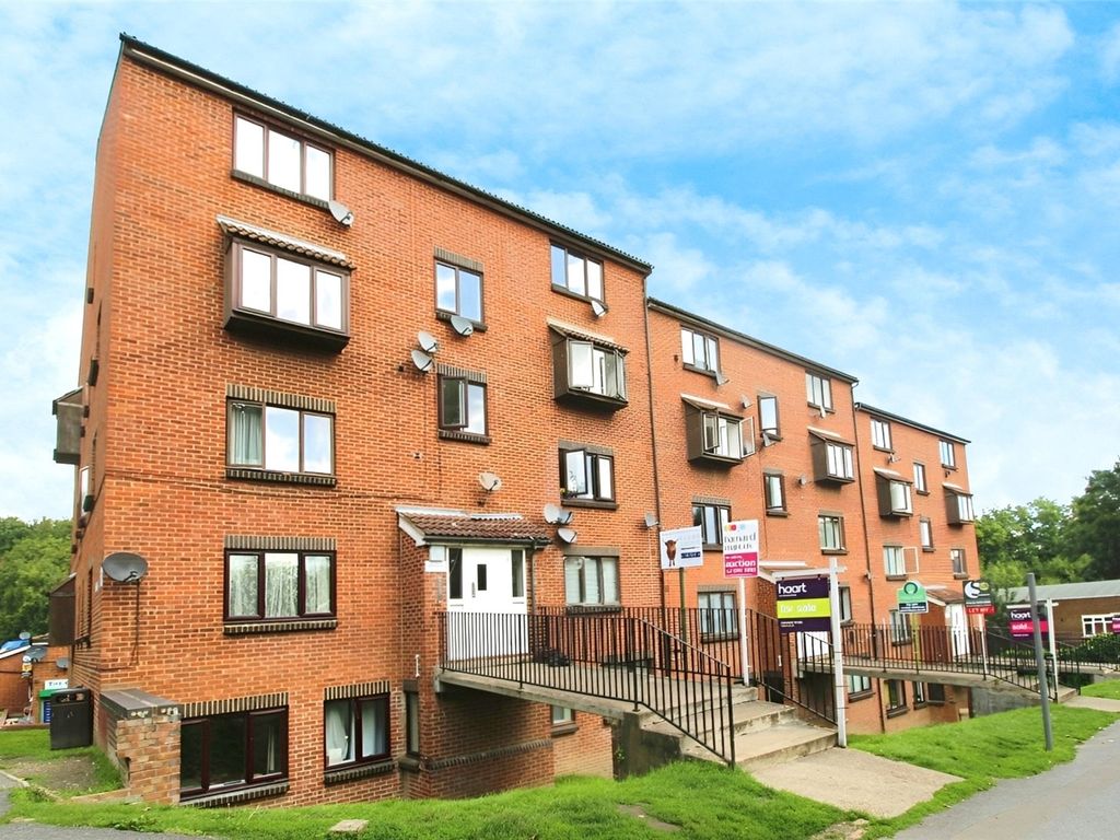 1 bed flat to rent in Lesley Place Buckland Hill, Maidstone, Kent ME16