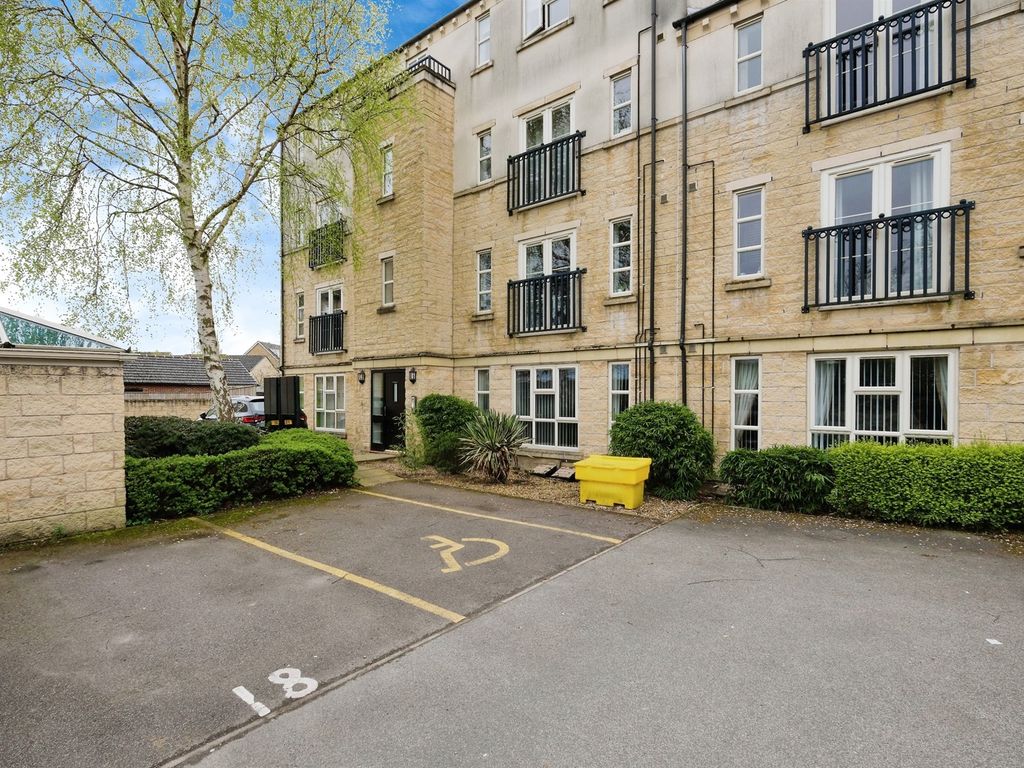 2 bed flat for sale in Silver Cross Way, Guiseley, Leeds LS20, £170,000