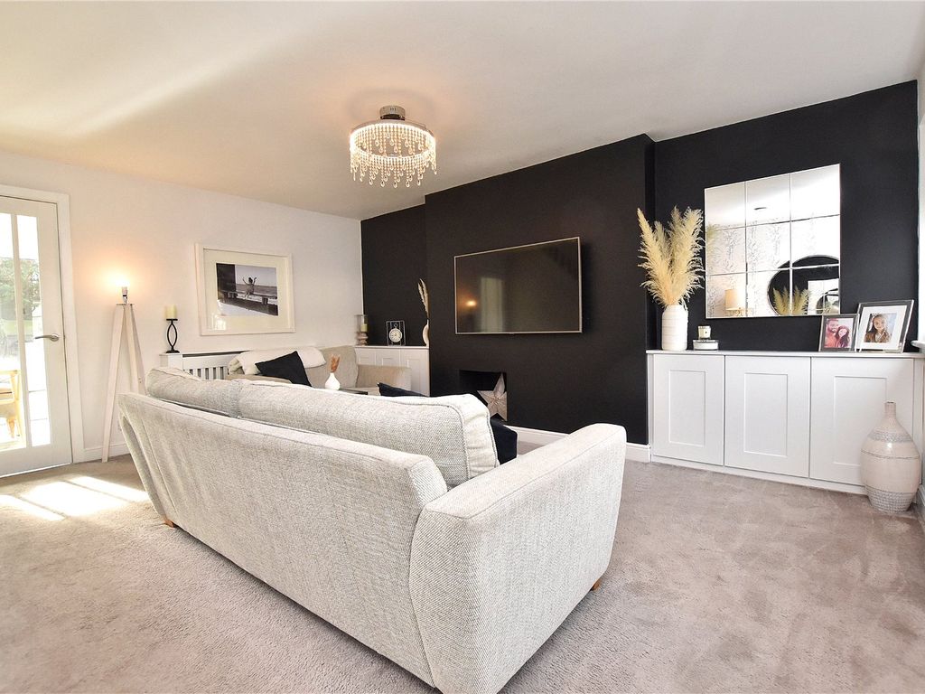 3 bed semidetached house for sale in Whitefield Avenue, Norden