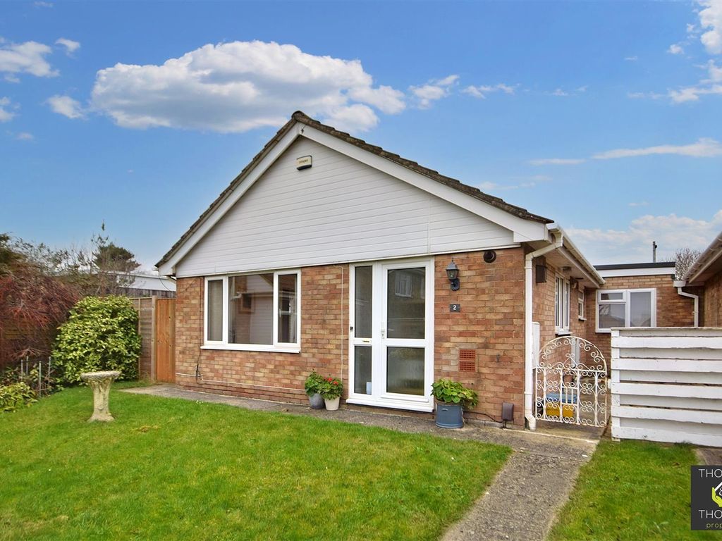 3 bed detached bungalow for sale in Sandown Lawn, Churchdown