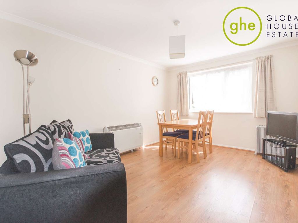 1 bed flat to rent in Ringwood Gardens, Docklands, London E14, £1,447