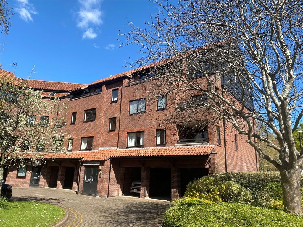 2 bed flat for sale in Merchants Court, Rownham Mead, Hotwells, Bristol