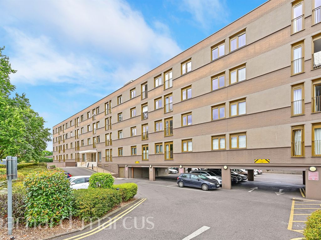 1 bed flat for sale in London Road, Cheam, Sutton SM3, £225,000 Zoopla