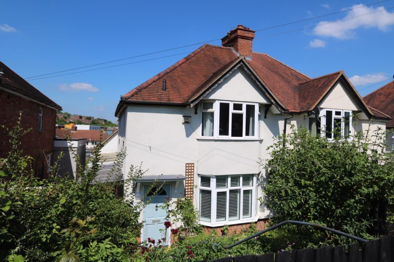 3 bed semidetached house for sale in Suffield Road, High HP11