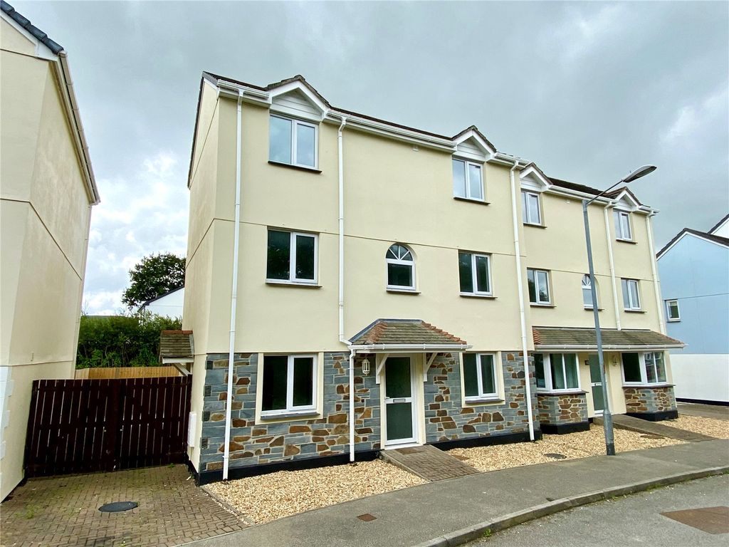 4 bed semidetached house for sale in Springfields, Bugle, St. Austell