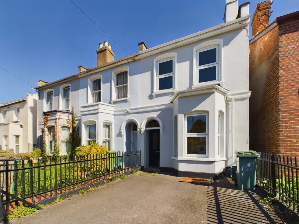 3 bed semidetached house to rent in Rowanfield Road, Cheltenham, Gloucestershire GL51, £1,400