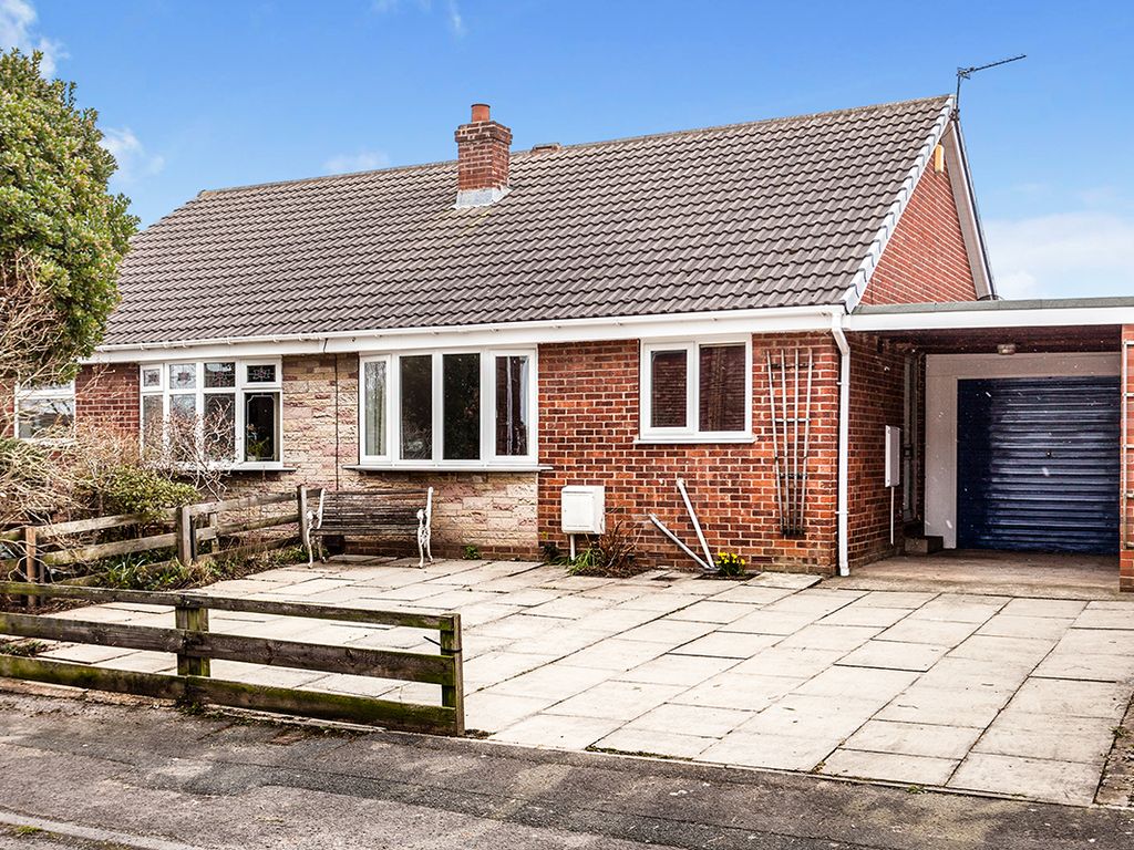 3 bed bungalow for sale in Hollingthorpe Grove, Hall Green, Wakefield