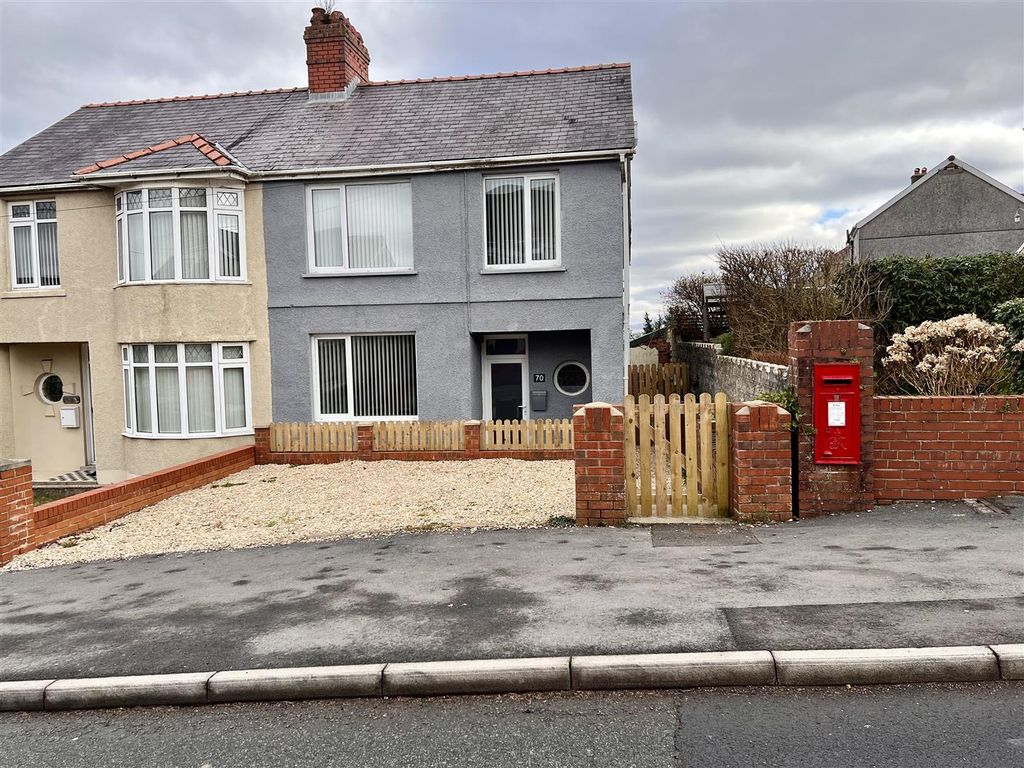 4 bed semidetached house for sale in Waterloo Road, Penygroes