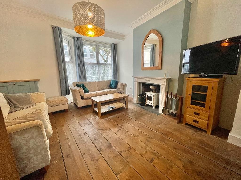 5 bed terraced house to rent in Garfield Road, Paignton, Devon TQ4, £1,700 pcm Zoopla