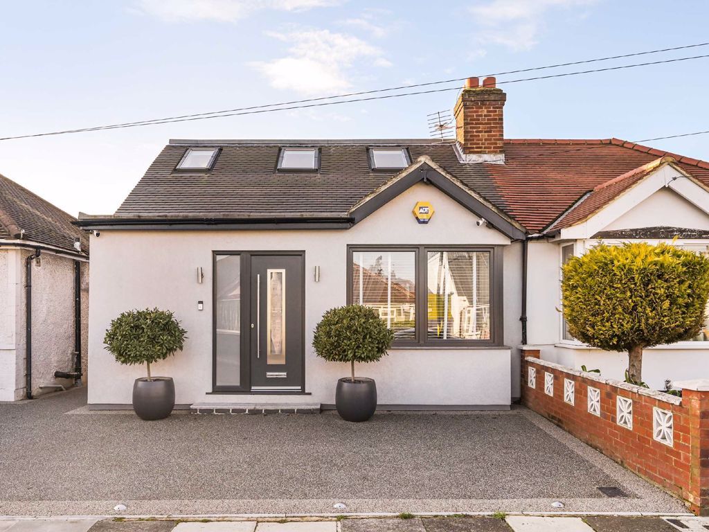 3 bed bungalow for sale in Oakfield Gardens, Greenford UB6 Zoopla