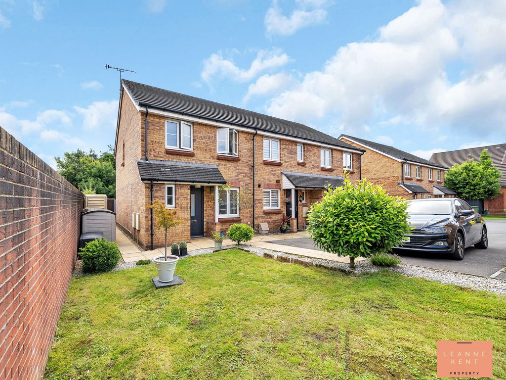 3 bed end terrace house for sale in Waun Draw, Caerphilly CF83, £