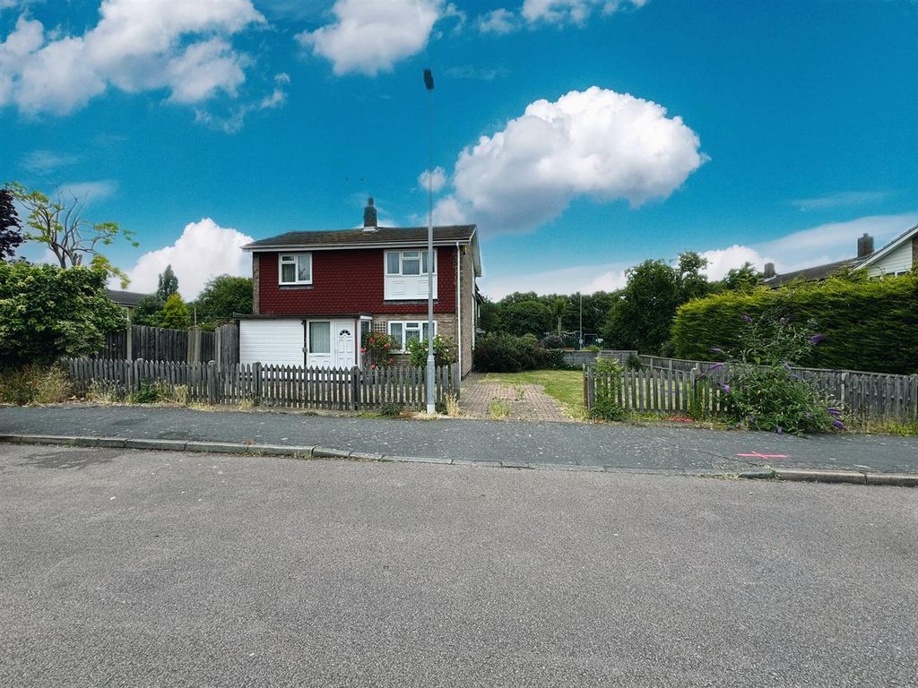 3 bed end terrace house for sale in Worthing Road, Laindon, Basildon