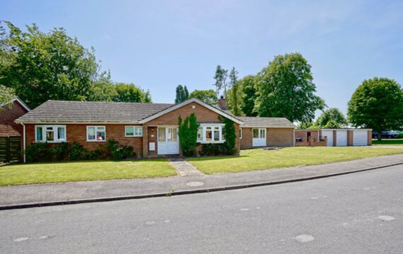 4 bed detached bungalow for sale in Parsons Drive, Ellington