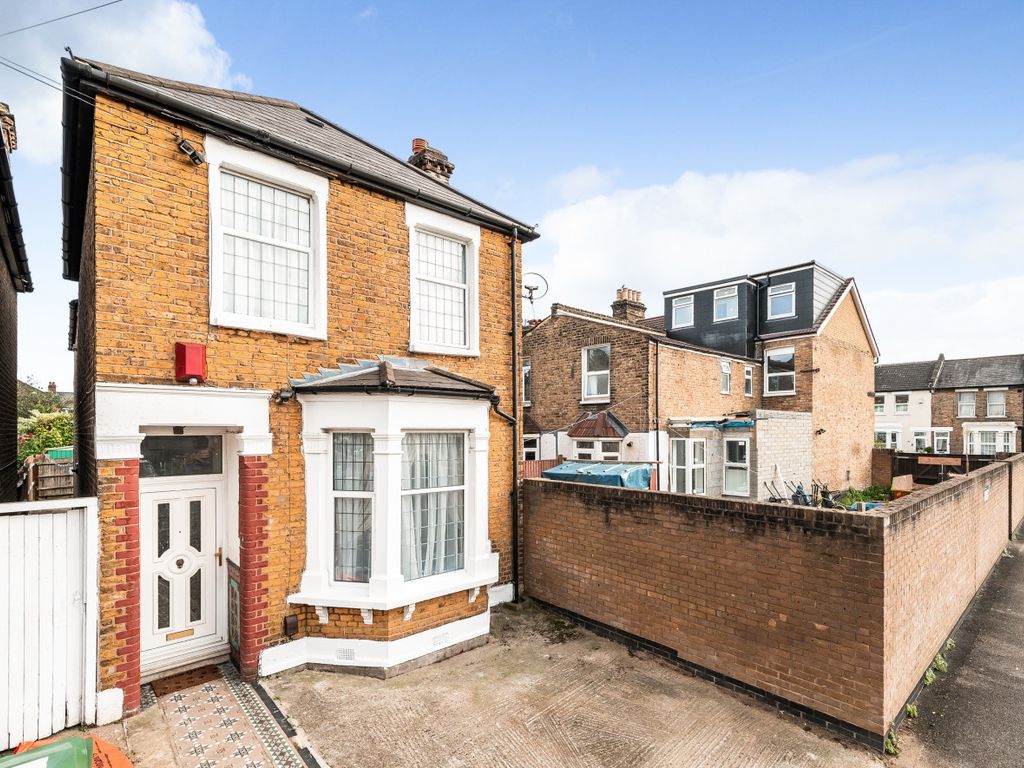 3 bed detached house for sale in Jutland Road, London SE6, £600,000