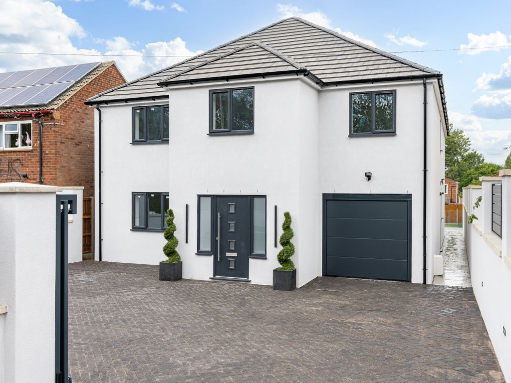 5 bed detached house for sale in Hertford Road, Stevenage SG2, £895,000
