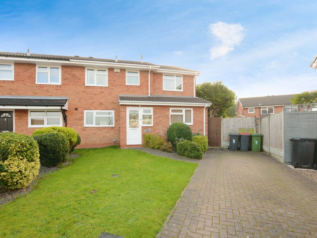 4 bed semidetached house to rent in Redwood Drive, Kingsbury, Tamworth