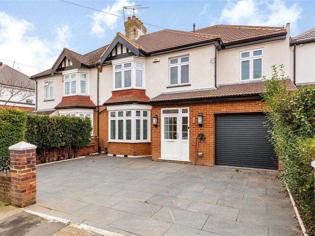 4 bed semidetached house for sale in Deyncourt Gardens, Upminster RM14