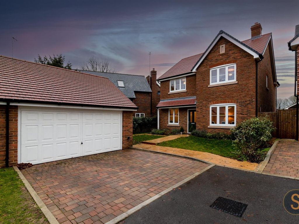 4 bed detached house for sale in St. Francis Close, Tring HP23, £
