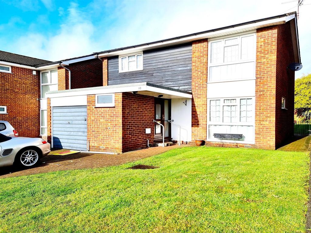 4 bed detached house for sale in Eccleston Close, Cockfosters,