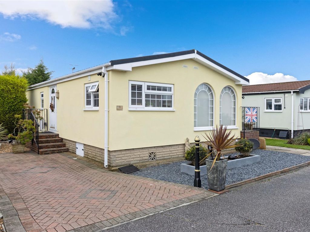 2 bed mobile/park home for sale in Haigh Close, Broadway Mobile Home